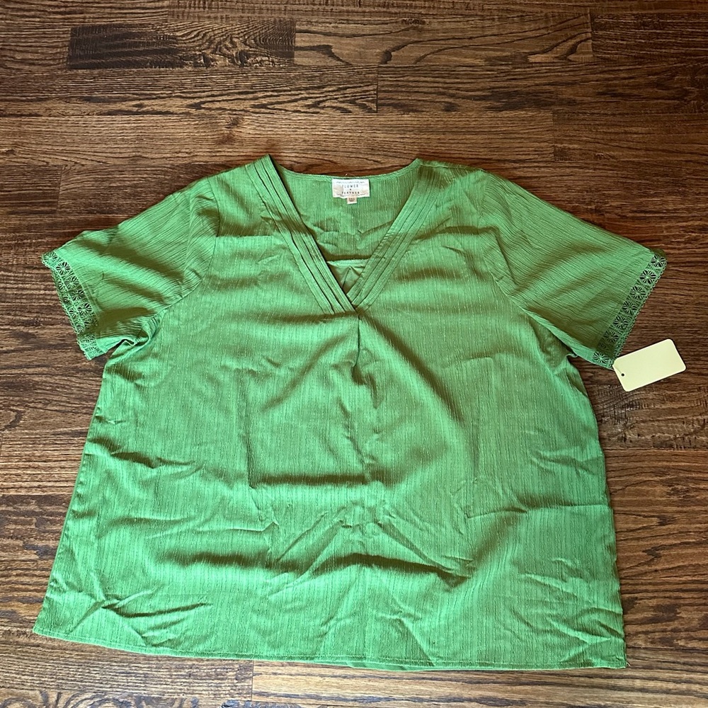 Pretty green top-New with tag!